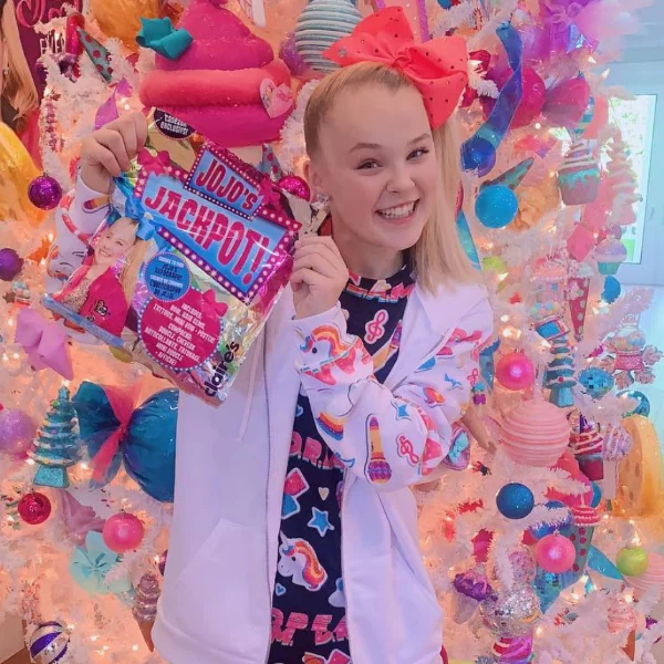 小賈批評 15 歲童星的彩繪的 BMW，引起口水戰！