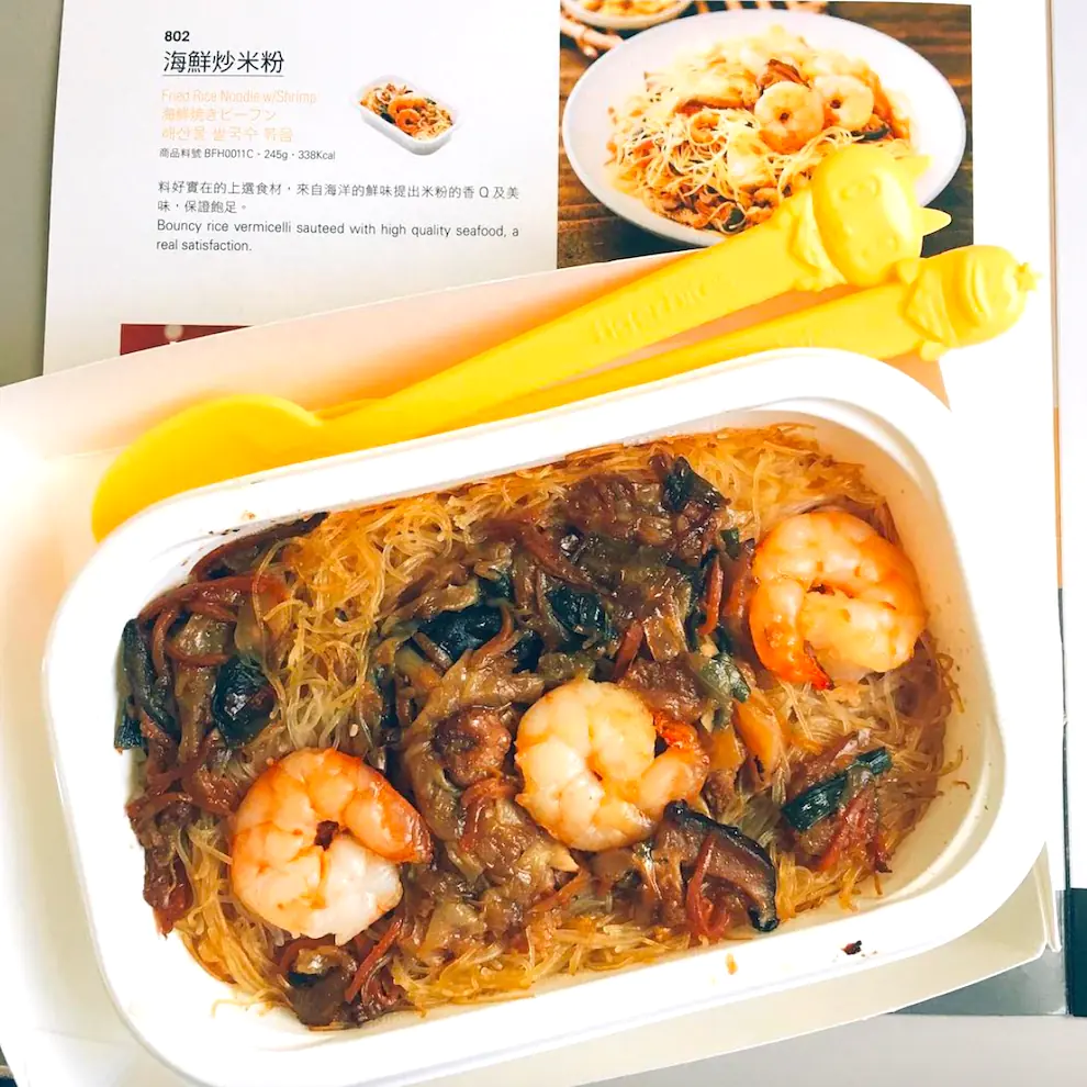 飛機餐竟然有蝦仁！特搜 3 間「用料意外澎湃」廉價航空的機上餐　網友：想買「這餐」還得碰運氣！