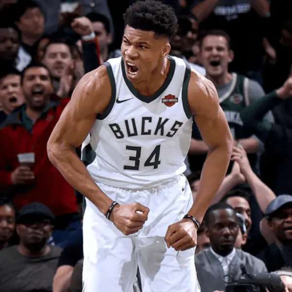 跨界約架？遭 NBA 球星「字母哥」邀約單挑摔角　巨石強森：我會讓他乖乖閉上臭嘴