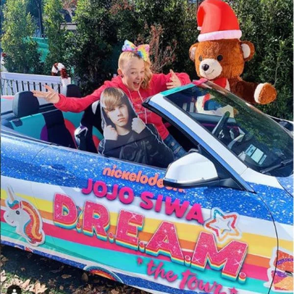 15 歲童星 JoJo Siwa 在與槓上小賈斯汀，IG 再度引戰