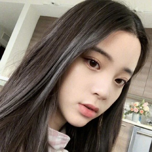歐陽娜娜吃雞影片曝光！呆萌反應引熱搜　網友：哪有藝人 ID 用本名的啦？