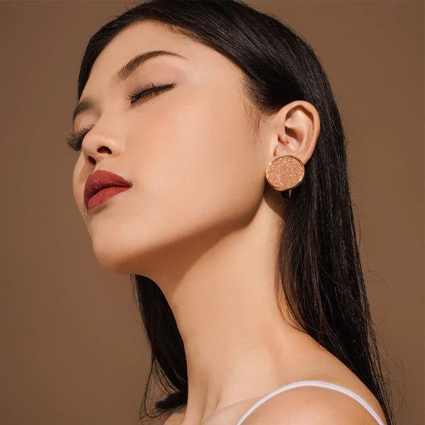 女生最常忽略的「這個部位」，竟然最容易被看出年齡！？簡單 5 招教你不怕再被喊阿姨！