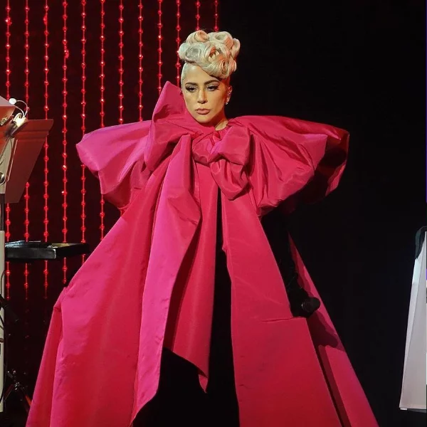 〈Paparazzi〉改編成爵士版？Lady Gaga 賭城秀 Jazz 鋼琴場首度曝光　歌喉爆發力更嚇人！