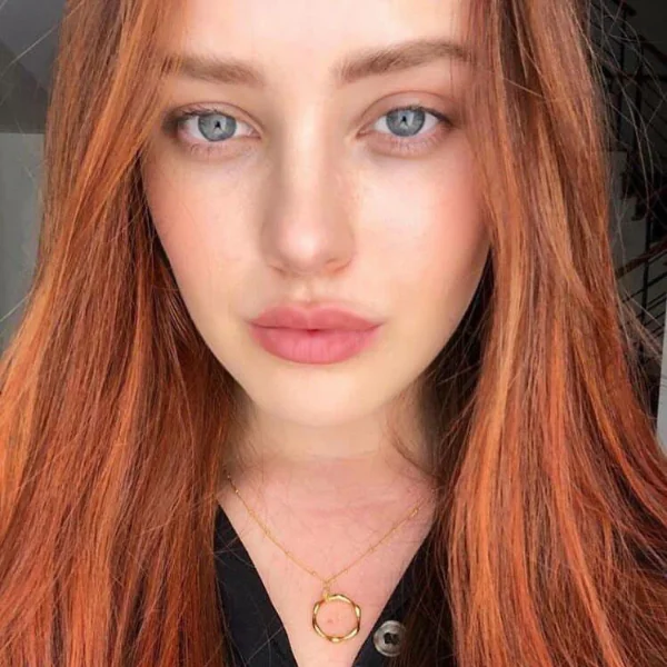 Katherine Langford 疑曝加盟《復仇者聯盟4》造型　影迷驚：她演鋼鐵人和小辣椒的女兒？
