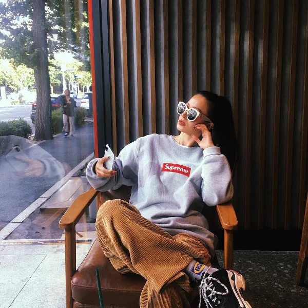 韓國女星皇甫惠貞的私服穿搭 Supreme 不離身，又潮又辣令人不敢相信她已經 40 歲了！