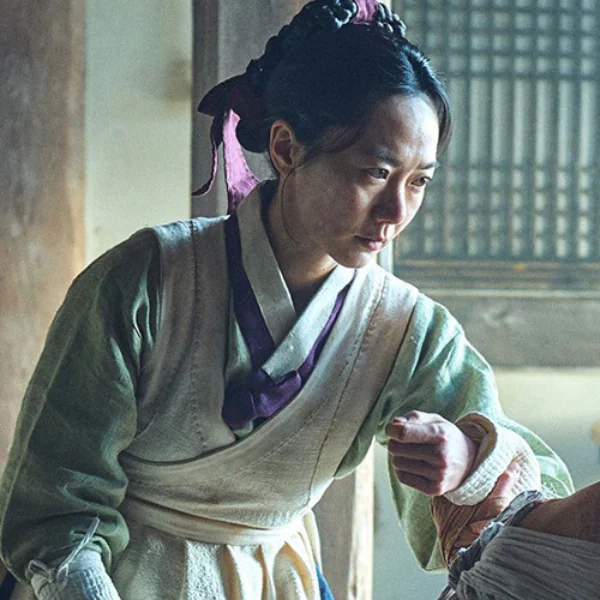 專訪／Netflix 活屍劇《李屍朝鮮》演員受訪大吐苦水，朱智勛：「拍完我腳都發炎了，那些活屍更可憐⋯」