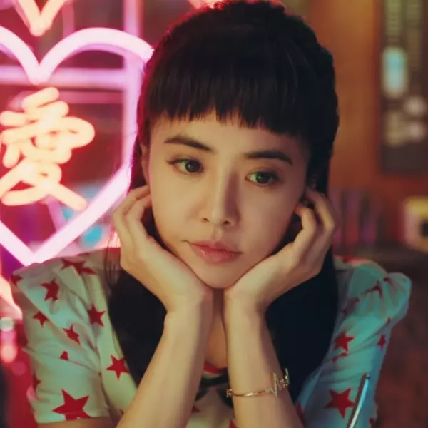 丑角影后「吳君如」助陣！蔡依林 MV 前導影片釋出　網友：來這招港片回憶殺啊 ⋯