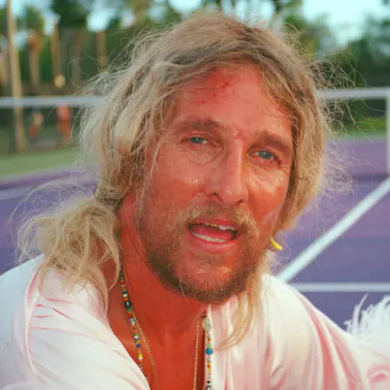 扮舞孃、大露肥肚！馬修麥康納、柴克艾弗隆《The Beach Bum》最新惡搞預告搶先看！
