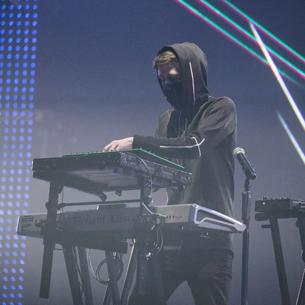 鄉民老婆「吳卓源」攜手 Alan Walker 重現〈Faded〉　粉絲感動：天啊！這是原唱嗎？