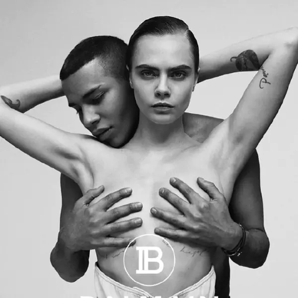 全裸上陣！Cara Delevingne 性感拍攝 Balmain 時尚寫真　背後捧胸的男人其實來頭不小？