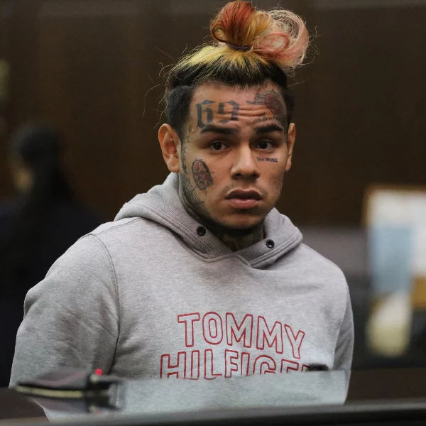 饒舌歌手 Tekashi 6ix9ine 法庭認罪協商承認了這幾項「罪名」，還要面臨最高 47 年刑責！