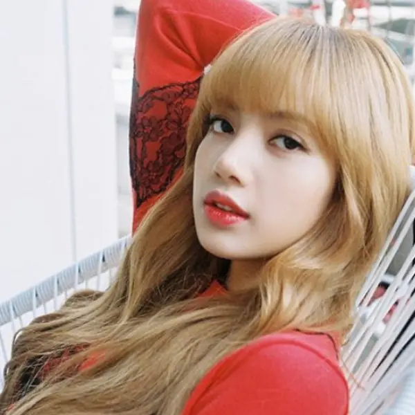 蛇爺也愛上 BLACKPINK？他偷按 LISA 讚被粉絲抓包　俏皮回應：「QUEEN LISA！」