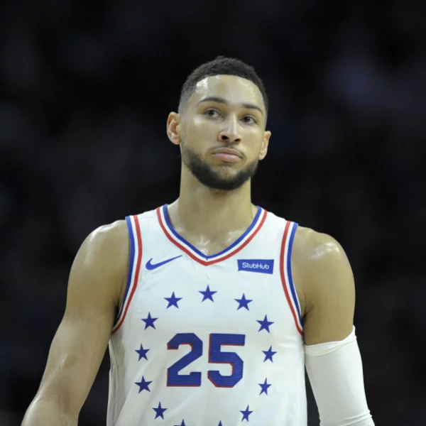普天同慶！NBA 球星 Ben Simmons 在比賽投三分球　網友表示：「他終於射了！」