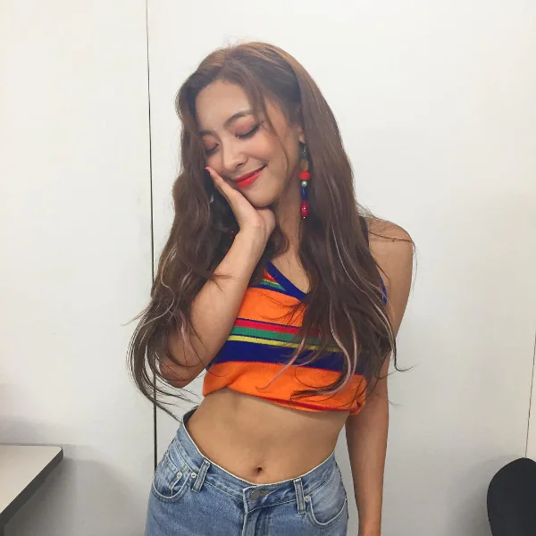 自從個人 solo 後就重新投胎了？ F(X)  Luna 用這 4 招「居家瘦腿密技」擺脫金剛芭比腿！