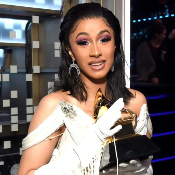 受不了酸民辱罵！Cardi B 激動刪掉 IG：「老娘就算懷孕為了專輯好幾個月都沒時間休息！」