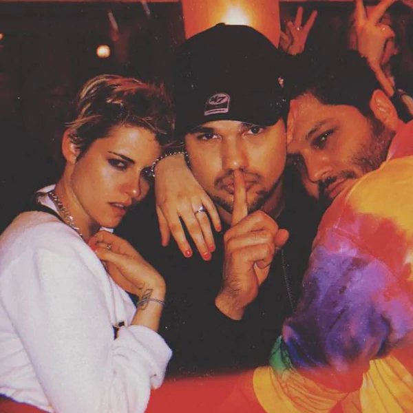 暮光之城團聚！史都華為「狼人」Taylor Lautner 慶祝 27 歲生日　網友：雅各現在胖了一大圈⋯