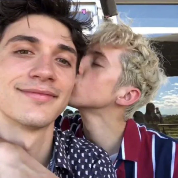 就要來台灣開唱！澳洲美男 Troye Sivan 與男友慶祝交往 3 周年　穩定相戀至今依然恩愛放閃！