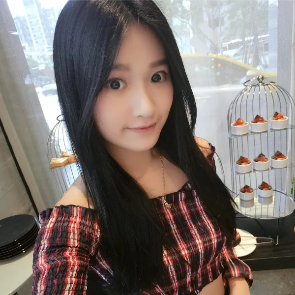 曾任美女教師？「艾瑞絲」短裙教書遭批「穿著暴露」　委屈直言：台灣是一個那麼保守的地方嗎？
