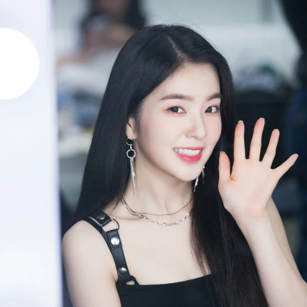 Red Velvet 門面擔當不是講假的！Irene 大方卸妝曬素顏 「牛奶肌」嚇歪網友！