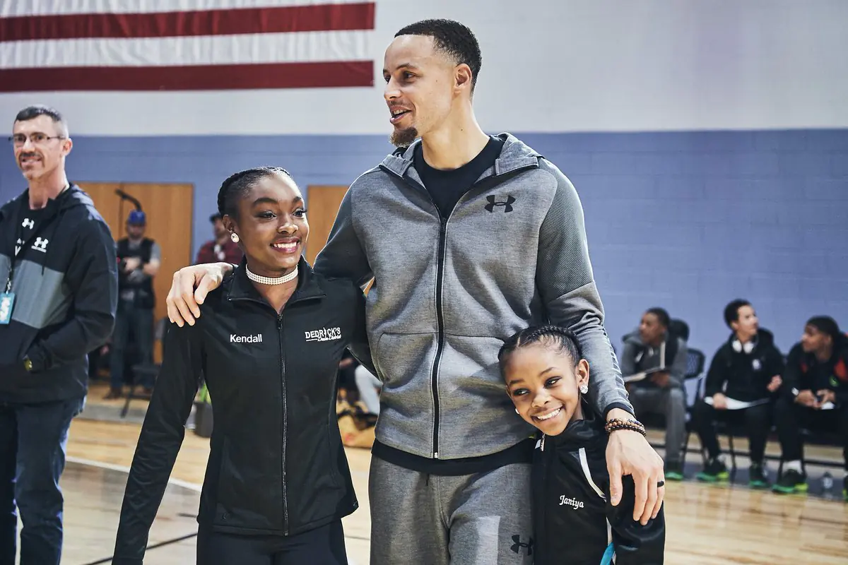 NBA 真暖男！Curry 拒絕舉辦奢華慶祝派對　決定把錢拿去整修家鄉的老舊球館！
