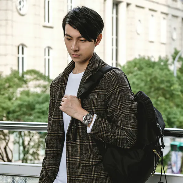 絕對百搭！看 3 大男生類型：韓系暖男、都會上班族、運動潮男的必備錶款，內建 spotlight 就靠這一支！