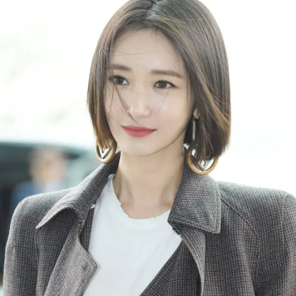 2019年掀起短髮熱潮 連女星也愛上減齡的「耳下短髮」