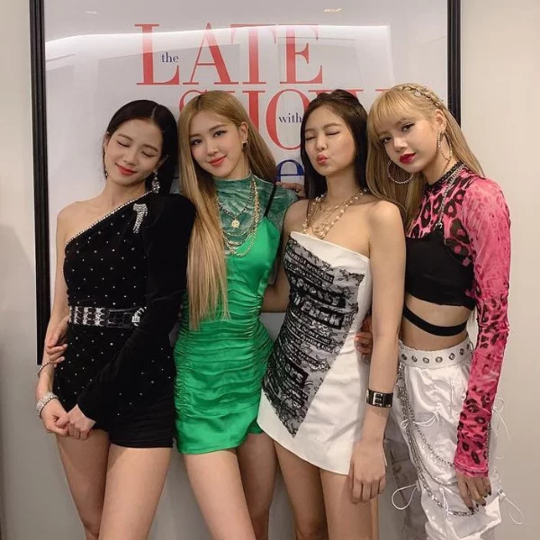 BLACKPINK 首登美國舞台竟遭批：「態度鬆散、實力不足！」