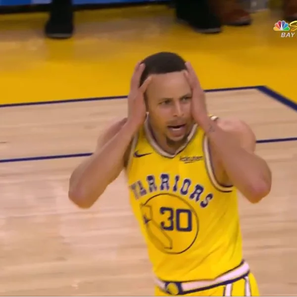 「萌神」發功！NBA 球星 Curry 上演雙手暴扣　被自己的灌籃嚇到當場驚呆！