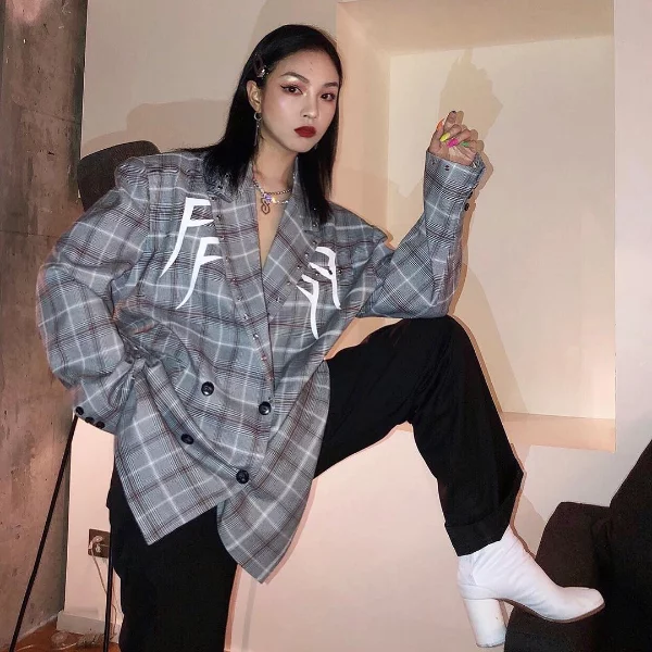 要逗妳笑實在太難！兩位臭臉穿搭達人告訴你　不笑也是一種時尚配件！