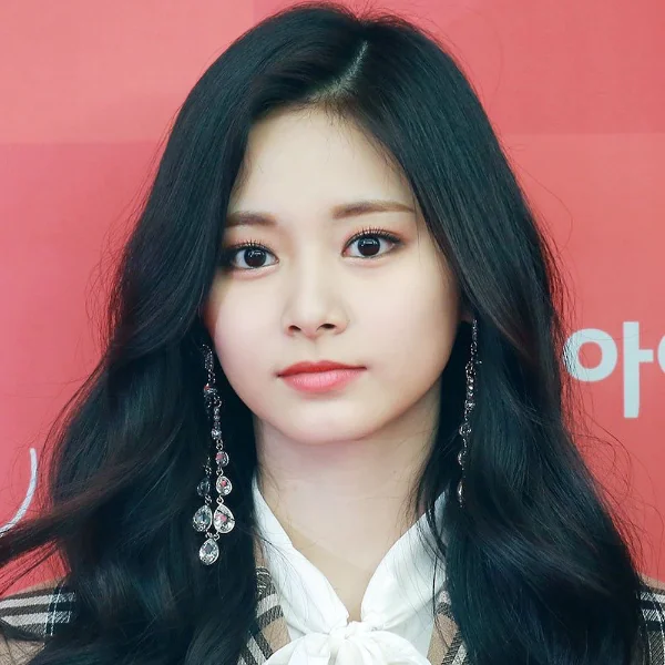 TWICE 周子瑜一畢業大解放！換上這個「超顯眼新髮色」大素顏自拍臉還是超級亮！