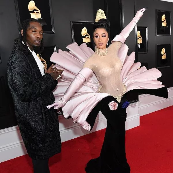 Cardi B 葛萊美禮服被網友鬧爆　「Offset 就像是放出最強神奇寶貝的道館館主」！