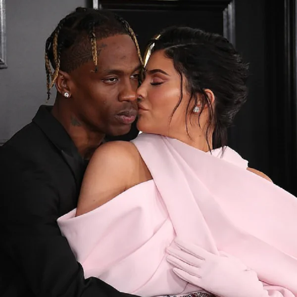 卡戴珊家族面臨兩大醜聞！小妹凱莉珍娜男友 Travis Scott 也被控出軌　豪宅內兩人激烈爭吵！