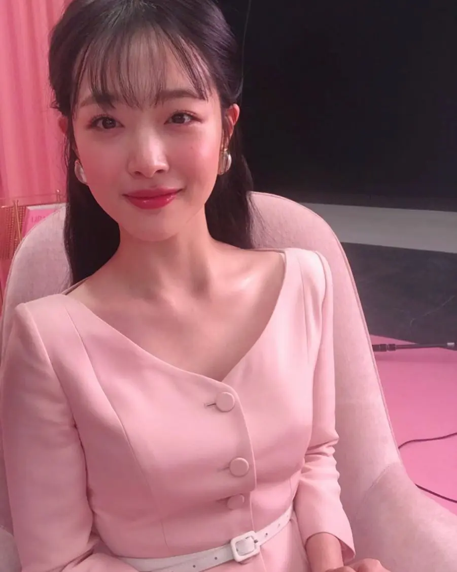 氣質雪莉回來了！？ IG 曬清新甜美工作照　粉絲直呼：「實在是太美了！」