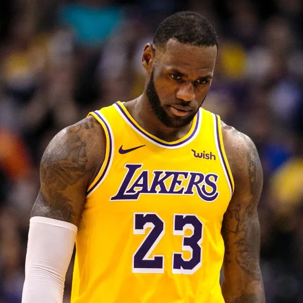 詹皇 27 分、Rondo 大三元仍無用！湖人不敵快艇苦吞 3 連敗　進季後賽機率剩不到 1%