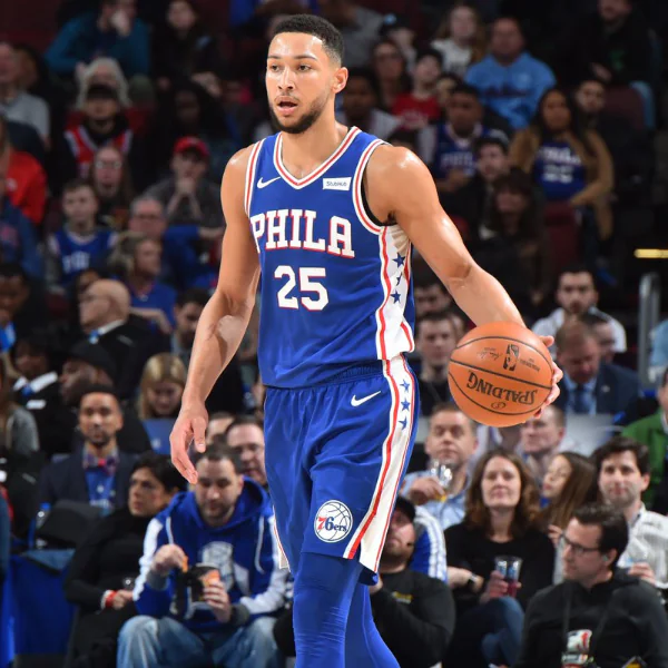 他「右」射了！Ben Simmons 背框單打右手投籃吃掉對手　現場觀眾全都驚呆了！