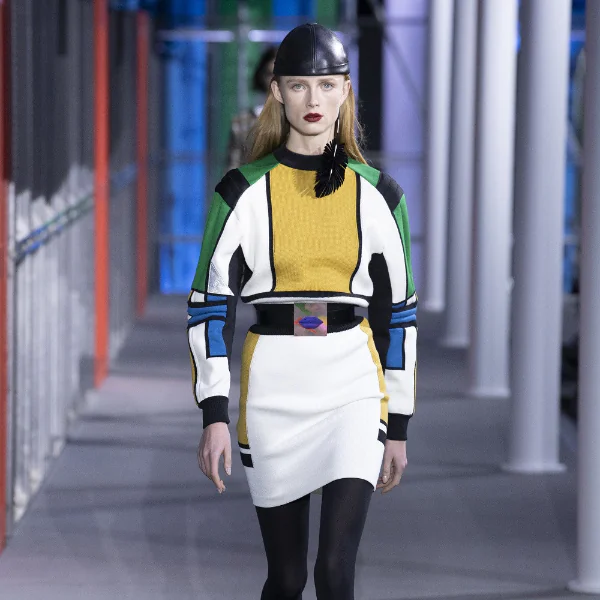 Louis Vuitton 2019 秋冬大秀登場！不過模特兒頭上這頂帽子好像在哪看過⋯⋯
