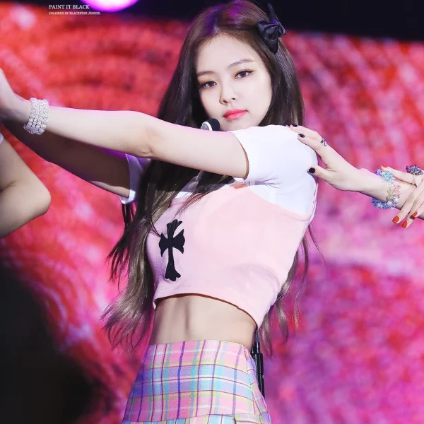 BLACKPINK 成員 Jennie 宵夜照吃還能瘦？靠這 3 招成功從「雙下巴妹變身平肚妹」！