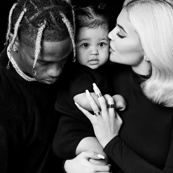【Ｊ個稀好貨】最狂一歲小孩就是她 ！Kylie Jenner 女兒 Stormi  收到全球僅有一台的藍寶堅尼！