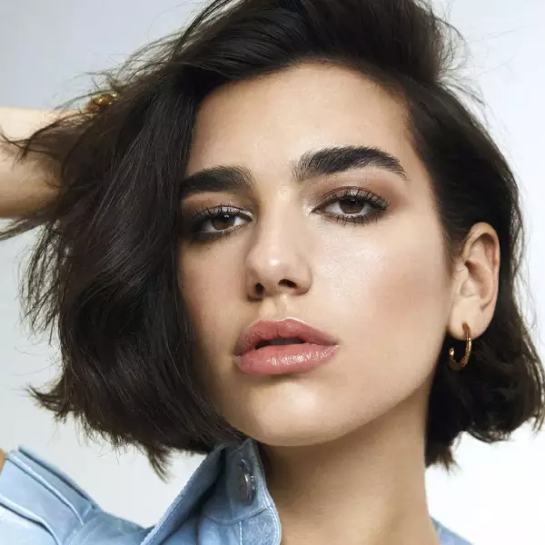 Dua Lipa 父親全英音樂獎後成為「最帥星爸」　英國女粉絲：「這個爸爸我可以」！