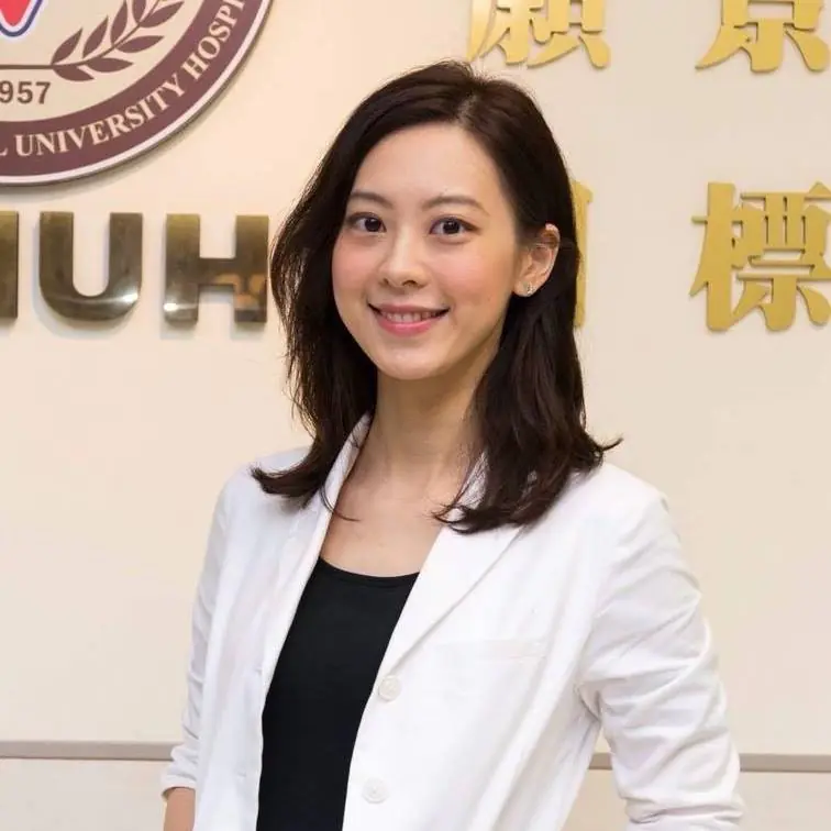 【野生抓正妹❤】表特版常客！高醫正妹醫師賴昕隄手機竟然都是滿滿的「乳房照」？！