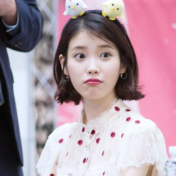 瓜子臉、鵝蛋臉不夯了？今年狂被討論的是歐陽娜娜、IU 都符合的「處女臉」