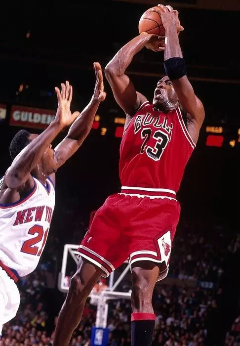 NBA 經典球員必殺技 8 大回顧：喬丹後仰跳投、賈霸天勾⋯帶起風潮改變聯盟！