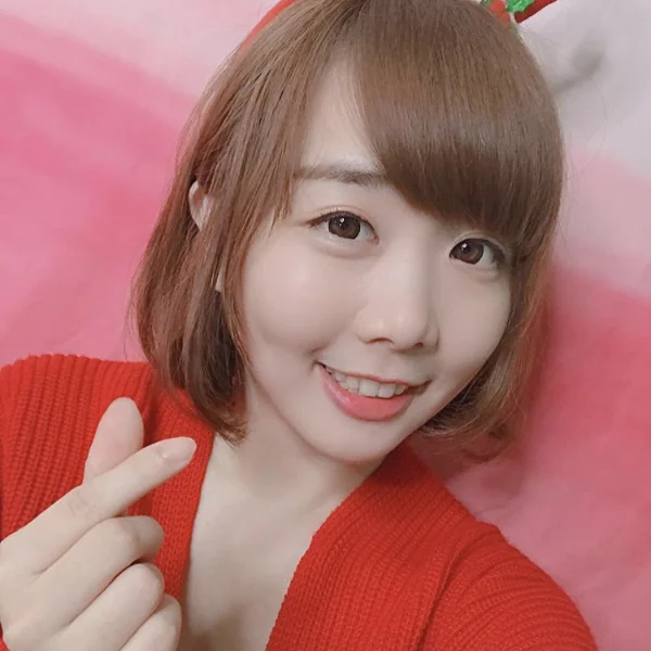 吃貨 Youtuber「Kiki」挑戰卸妝全素顏！手一開真面目現形　網看呆：根本開外掛