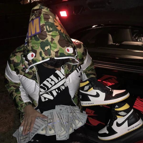全身 Supreme、Off-White 就是炫富？原來潮流咖曬行頭的背後藏這些我們不知道的祕密？！