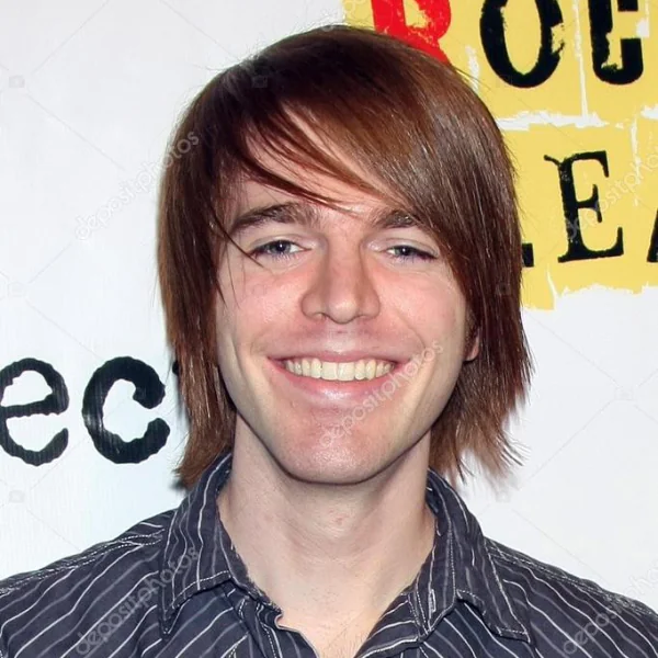 記得 YouTuber 美國網紅始祖 Shane Dawson 嗎？30 歲的他向男友下跪求婚了！