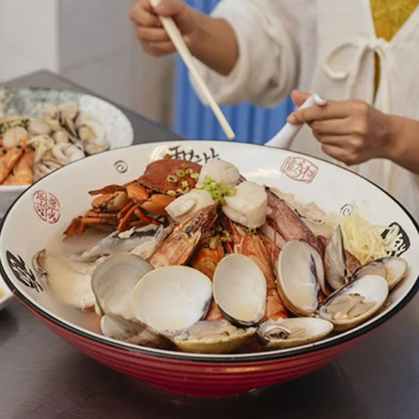 用臉盆吃粥？台南獨有巨無霸海鮮飯湯霸氣上桌