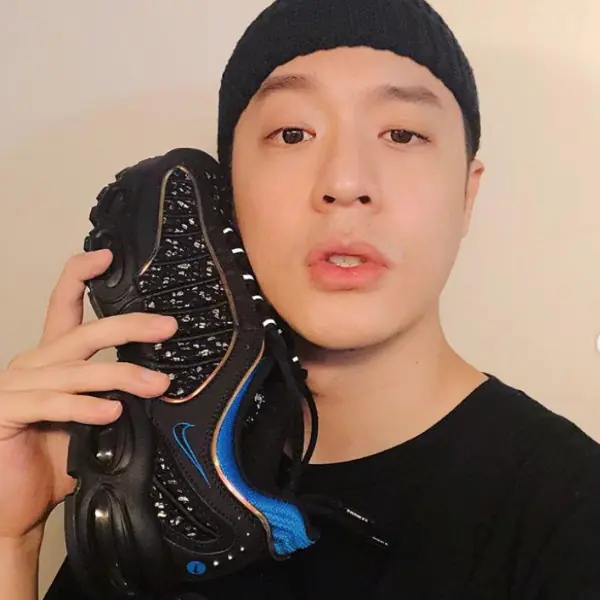 周湯豪親自揭秘御用「Sneaker Phone」拍照姿勢原來與球鞋文化中常見現象有關！