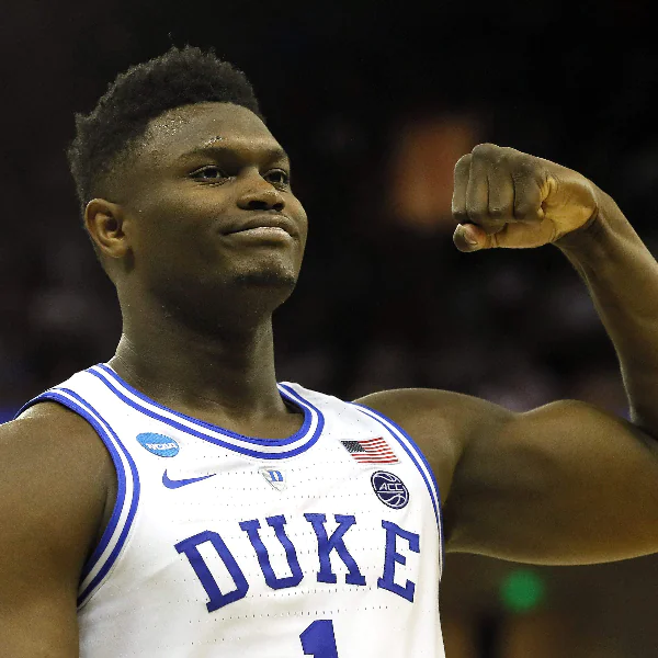 起死回生！「詹皇 2.0」Zion Williamson 豪拿 32 分 11 籃板　關鍵上籃幫助杜克驚險晉級 16 強！