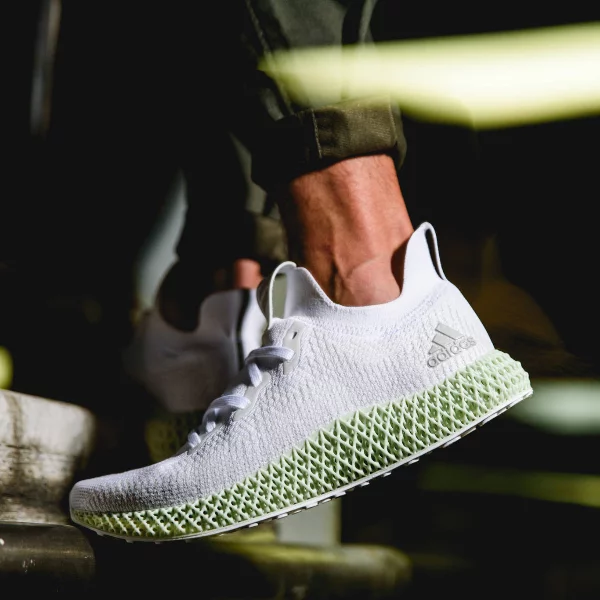 adidas 獨創4D科技中底  數位化製鞋技術改寫歷史  ALPHAEDGE 4D跑鞋  3月28日強勢再現