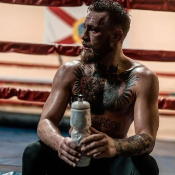 「嘴砲」Conor McGregor 宣布退休後首度露面　被爆出在家鄉愛爾蘭正因性暴力案件被調查！